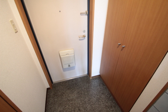 玄関　※別部屋の写真です