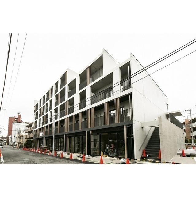 建物外観　東側外観