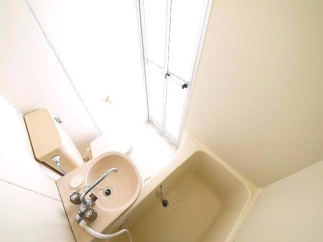 バス・シャワールーム　落ち着いた空間のお風呂です