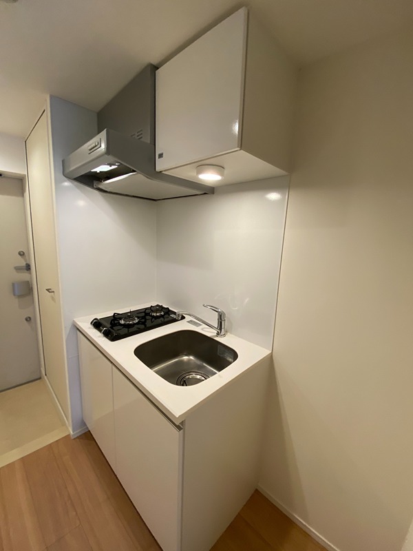 キッチン　★コンロ設置済み。収納充実で調理器具等もすっきり片付きます