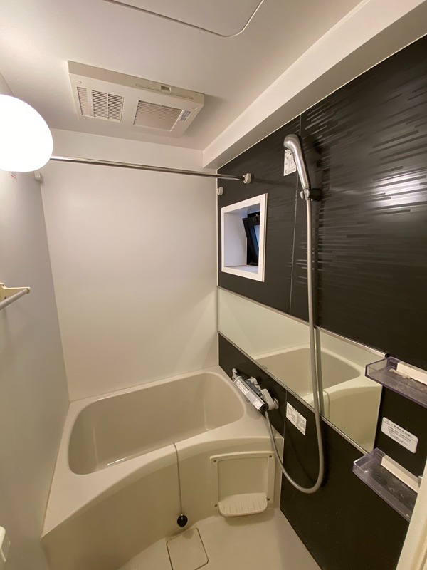 バス・シャワールーム　★浴室乾燥機能付きで雨の日も浴室内で洗濯物を乾かせます