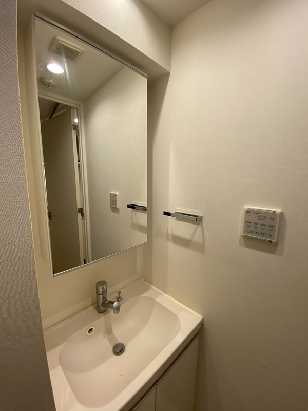 洗面設備　★独立洗面台で朝の支度もスムーズに進みます