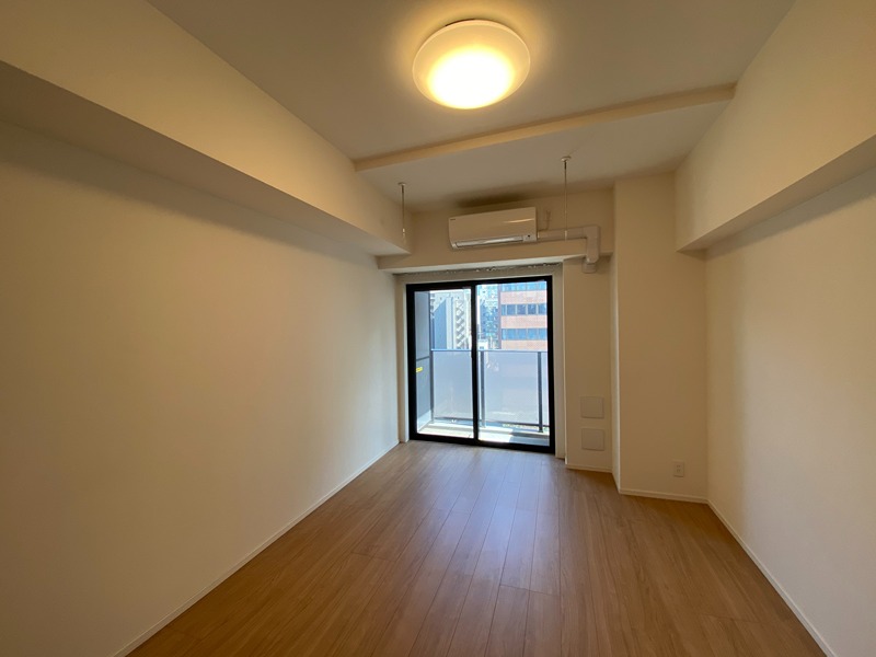 居室・リビング　★約9.1帖の広々空間。床はお掃除しやすいフローリング材です