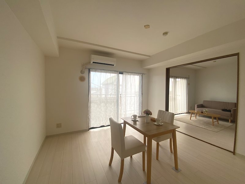 居室・リビング　※反転別部屋参考写真。家具はイメージです。