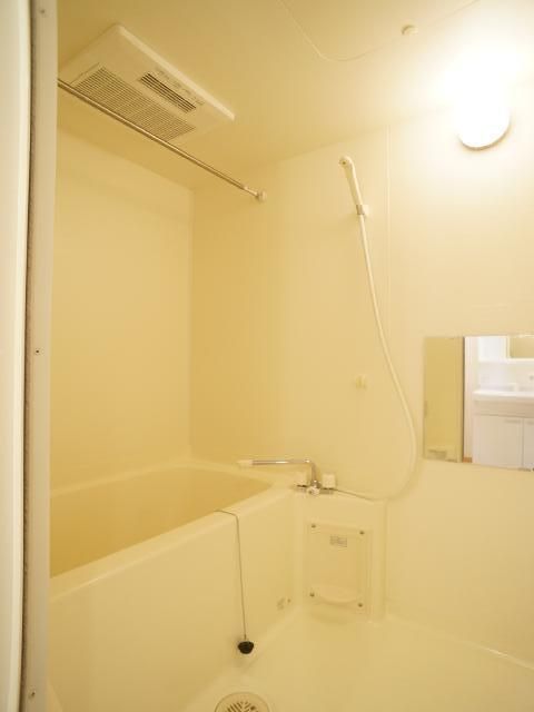 バス・シャワールーム　浴室乾燥機・追焚機能付バス♪時間がずれても安心ですね！