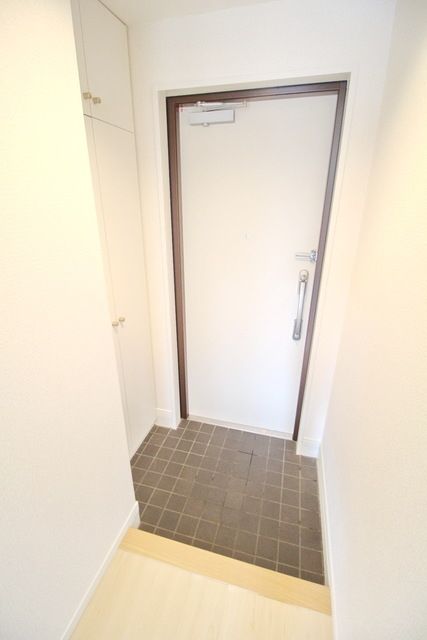 玄関　※別部屋参考写真です