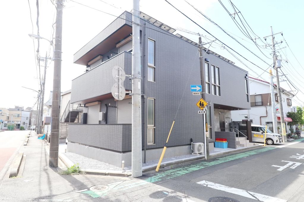 建物外観　駐車場