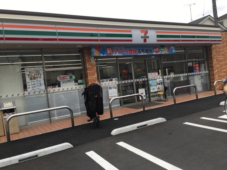 その他　セブンイレブン 葛飾亀有1丁目店 (HELLO CYCLIN（その他）まで526m