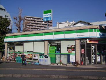 コンビニ　ファミリーマート 横浜大口駅前店（コンビニ）まで126m