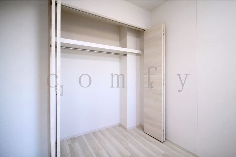 収納　幅のあるクローゼット