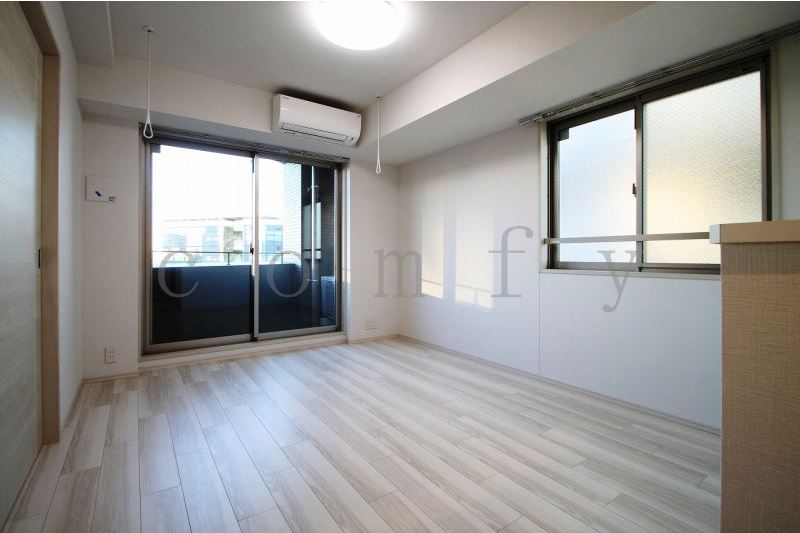 居室・リビング　２面採光のリビング