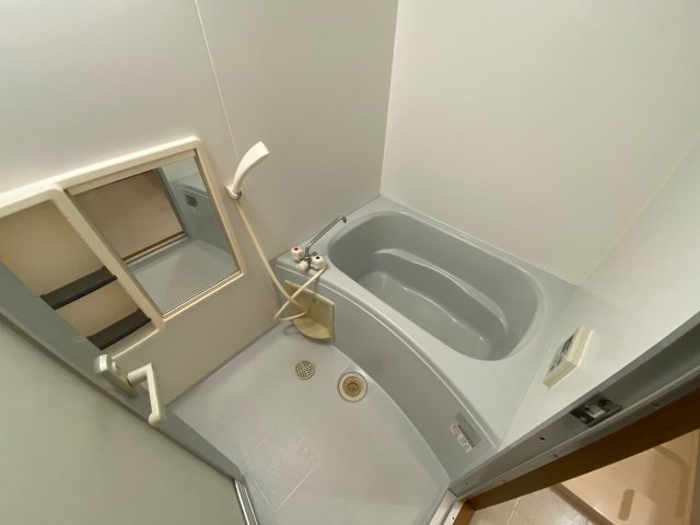 バス・シャワールーム　コンパクトで使いやすいお風呂です