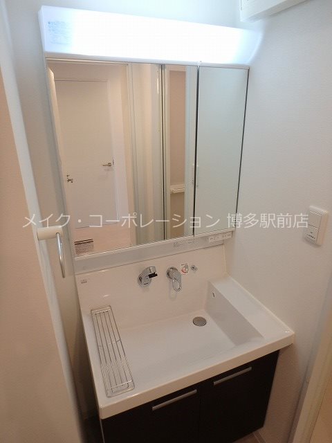 洗面設備　※室内写真は同物件別部屋引用です。