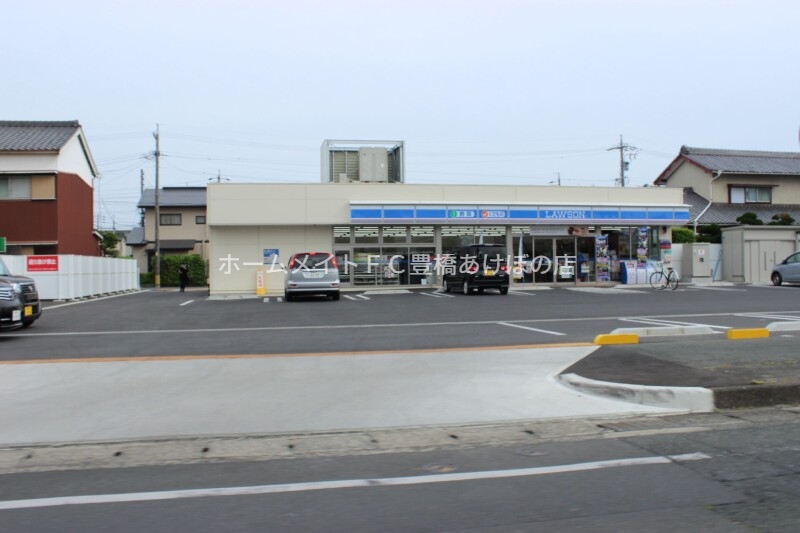 コンビニ　ローソン豊川新桜町店（コンビニ）まで370m