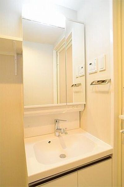 洗面設備　※別部屋の参考写真です。