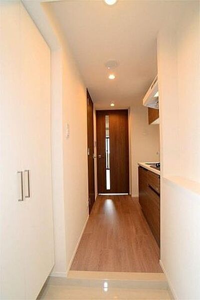 玄関　※別部屋の参考写真です。