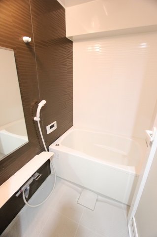 バス・シャワールーム　追い炊き機能付き