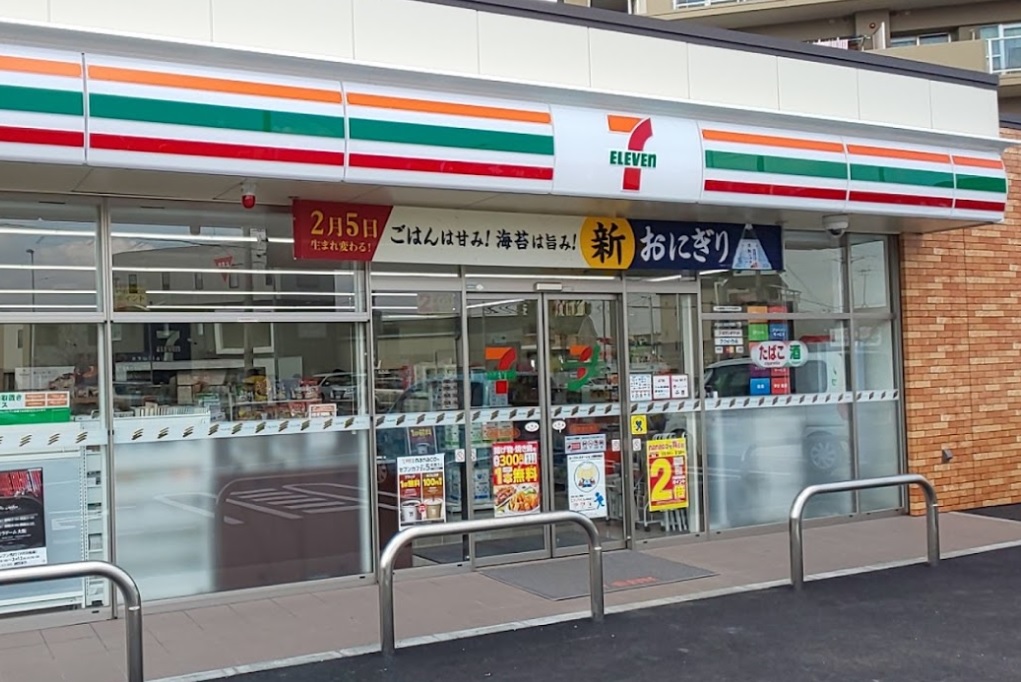 コンビニ　セブンイレブン 堺登美丘東店（コンビニ）まで593m