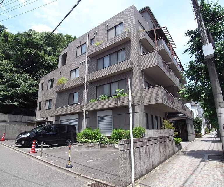 建物外観　閑静な住宅街に位置します。