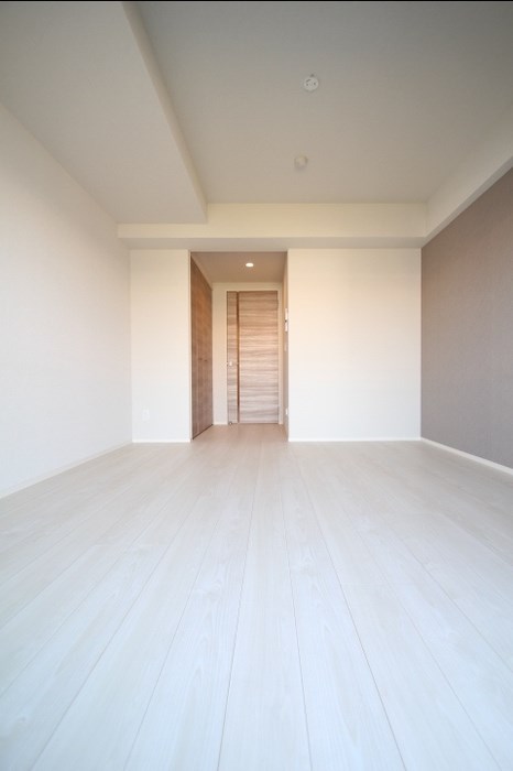 居室・リビング　9帖のフローリングのお部屋です♪