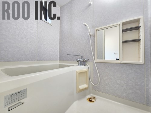 バス・シャワールーム　写真は反転のお部屋です