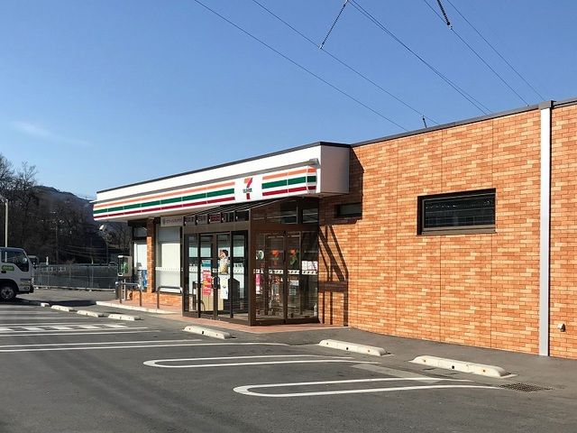 コンビニ　セブンイレブン（コンビニ）まで250m