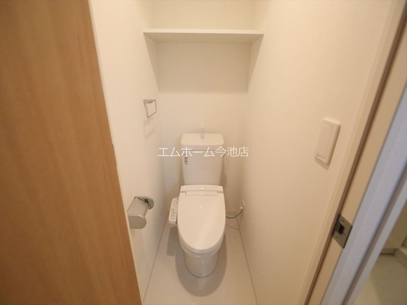 トイレ　温水洗浄便座付トイレ