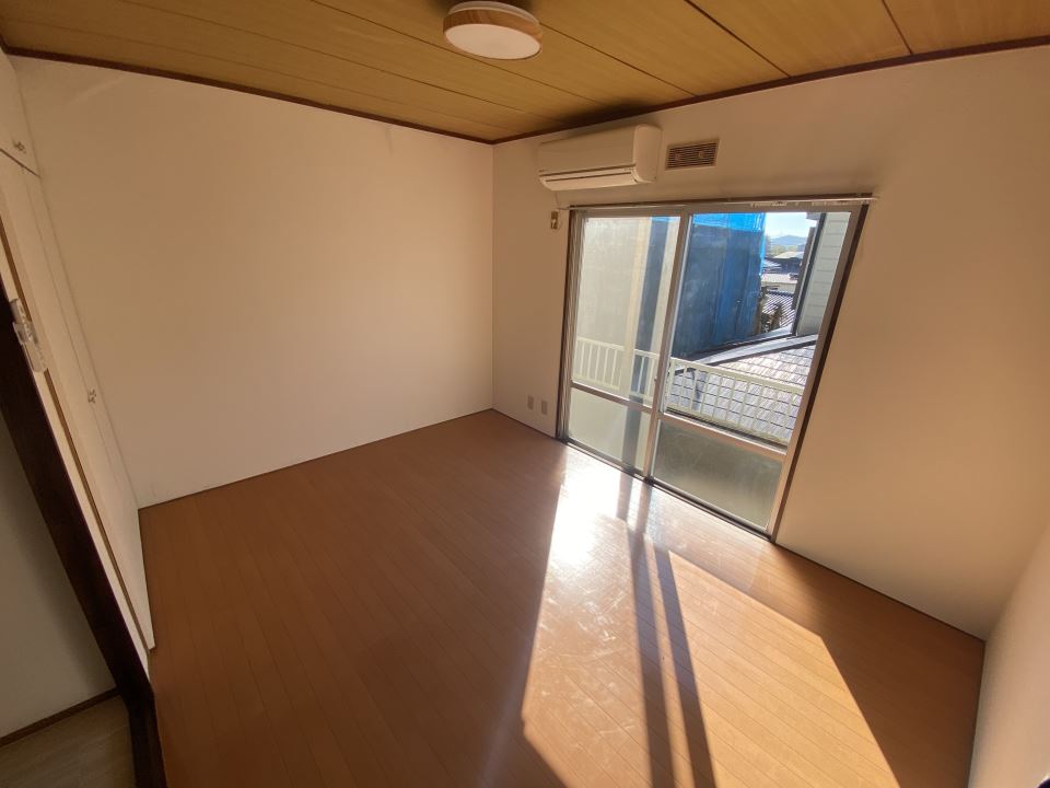 居室・リビング　家具を配置しやすいお部屋です