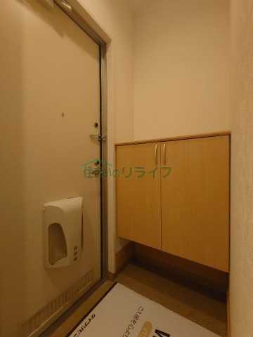 玄関　別部屋参考写真となります。