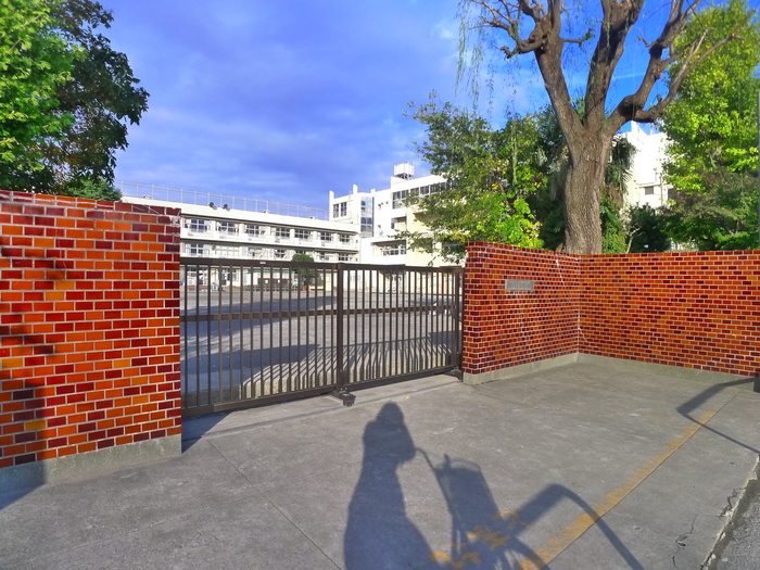 小学校　市川市立真間小学校（小学校）まで282m