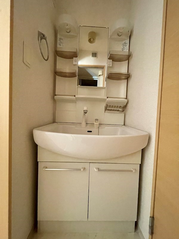 洗面設備　当物件の参考写真です。(同建物の部屋)