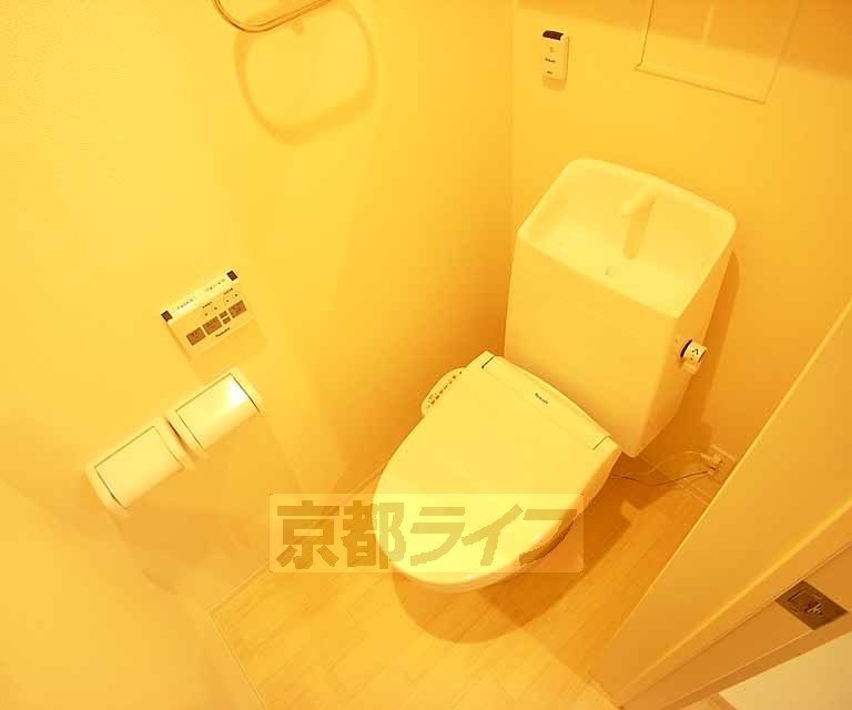 トイレ　ウォシュレット付きです。