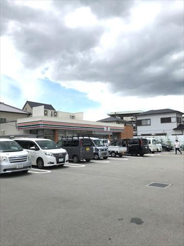 コンビニ　セブンイレブン（コンビニ）まで376m