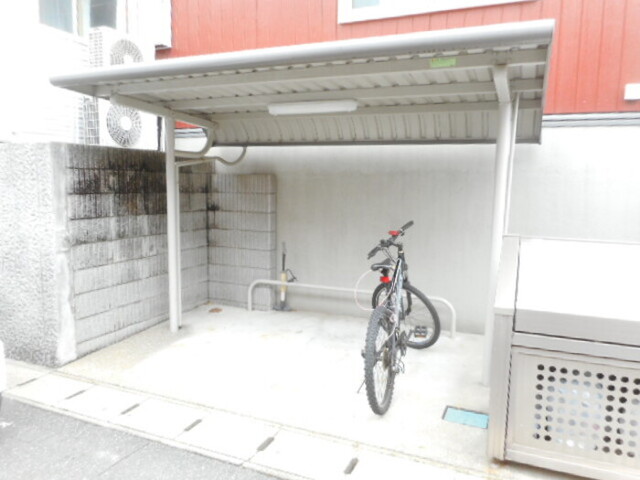 その他　駐輪場（屋根付き）