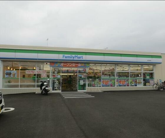 コンビニ　ファミリーマート柏若柴店（コンビニ）まで61m