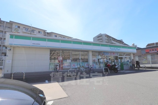 コンビニ　ファミリーマート　吹田山田西（コンビニ）まで612m