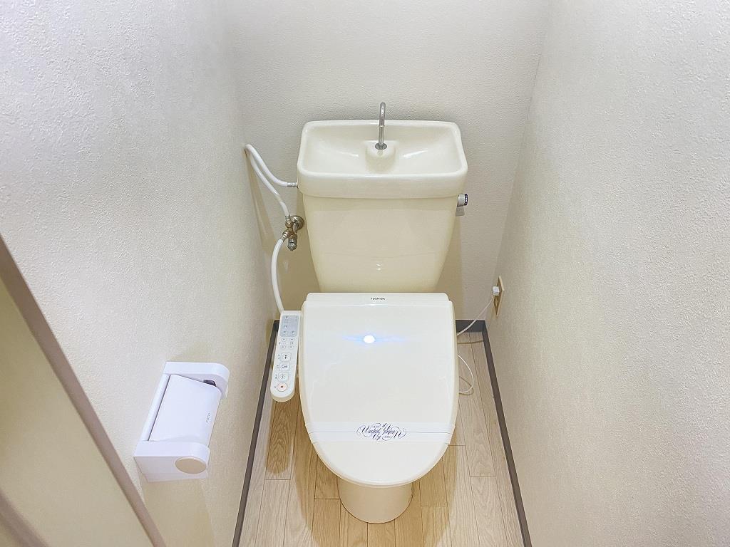 トイレ　温水洗浄便座完備です！