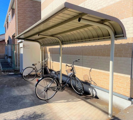 その他　屋根付き駐輪場完備