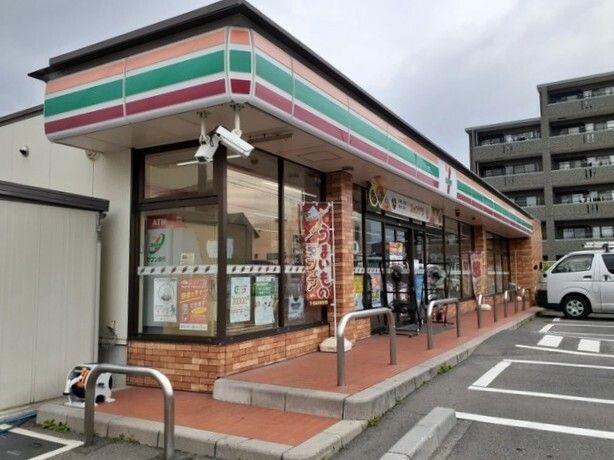 コンビニ　セブンイレブン（コンビニ）まで450m