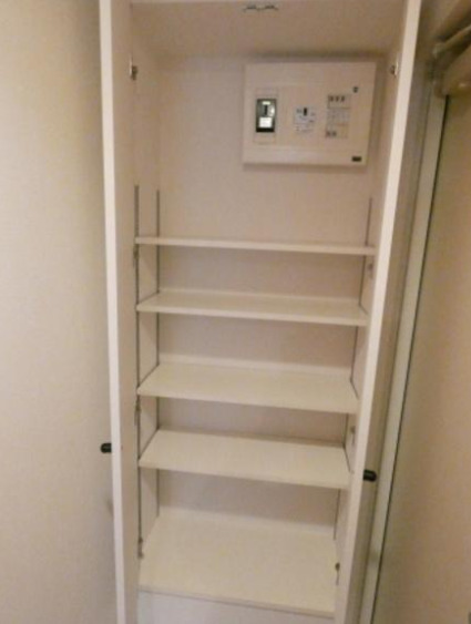 玄関　別部屋の画像を使用しております。