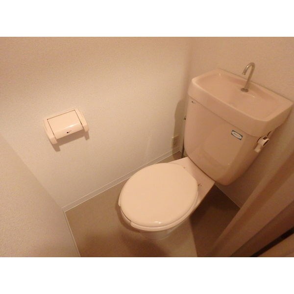 トイレ　※温水洗浄便座へ変更してあります。