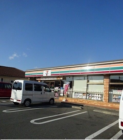 コンビニ　セブンイレブン（コンビニ）まで650m