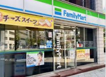 コンビニ　ファミリーマート神田岩本町一丁目店（コンビニ）まで128m