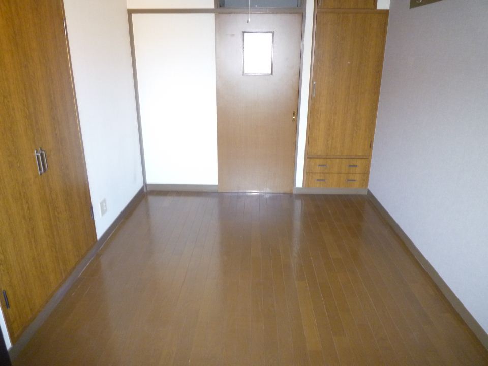 居室・リビング　家具を配置しやすいお部屋です