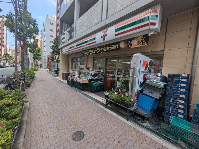 コンビニ　セブンイレブン 三軒茶屋世田谷通り店（コンビニ）まで889m