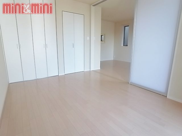 その他部屋・スペース　ベッドを置いてもゆったりとした６帖のお部屋です
