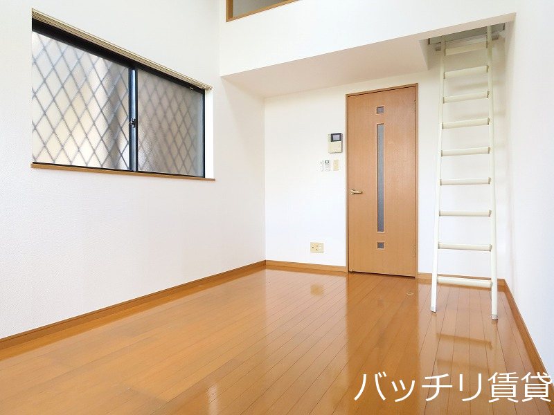 居室・リビング　別号室タイプの為、現状を優先致します。
