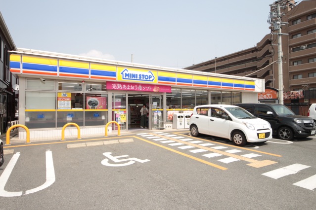コンビニ　ミニストップ橿原高殿町店（コンビニ）まで981m