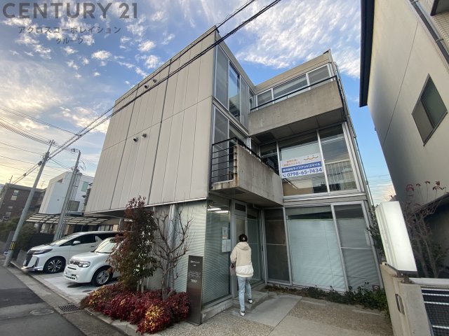 建物外観　宅配ボックス付きで不在時にも便利！