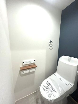 トイレ　※同型タイプの為、現状を優先いたします